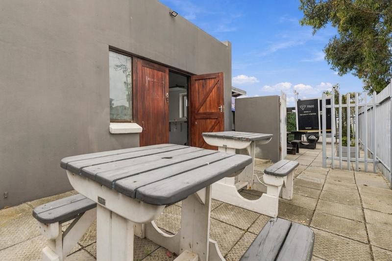 To Let 2 Bedroom Property for Rent in Maitland Western Cape